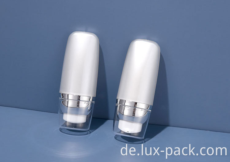 Weiße Sonnenschutzmittel mit einer doppelten Schicht mit einzigartigen Form gepresst